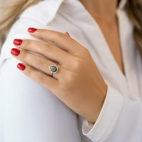 Prsten s bílými a hnědými diamanty Romual