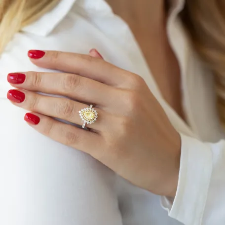 Prsten s bílými a žlutými diamanty Joyful Drop