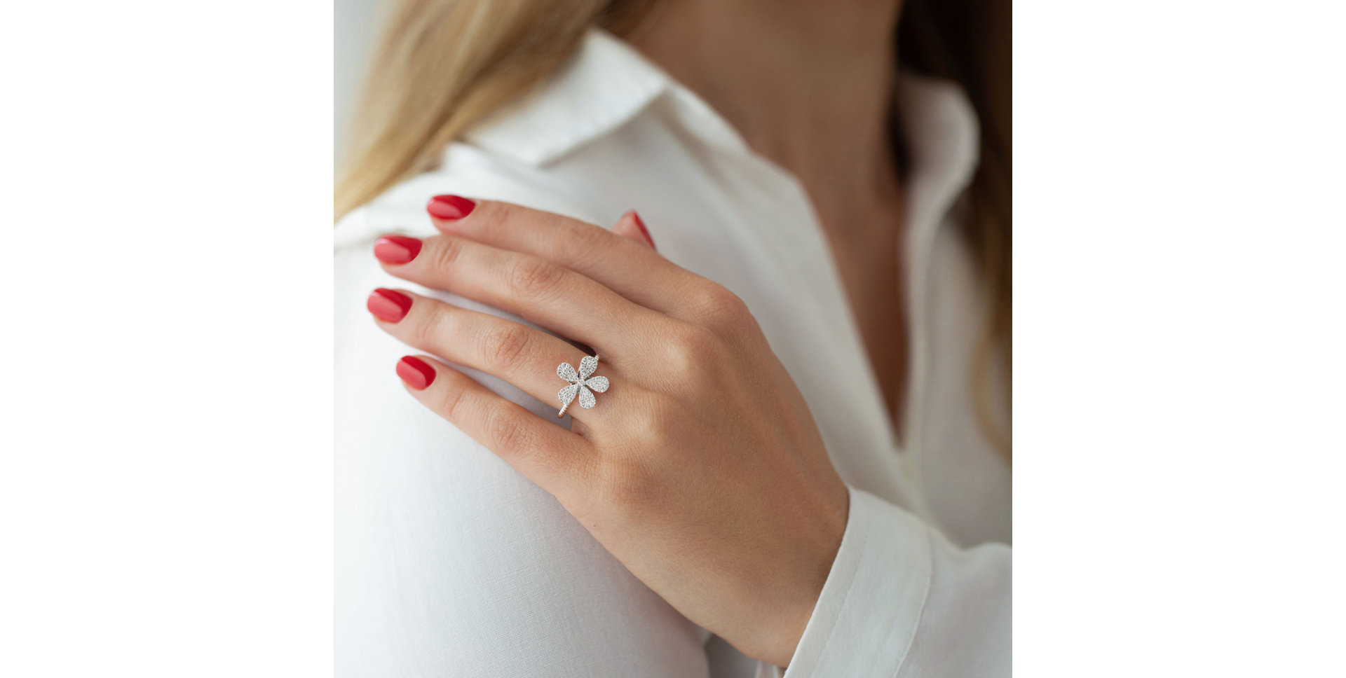 Prsten s černými diamanty Flower Caress