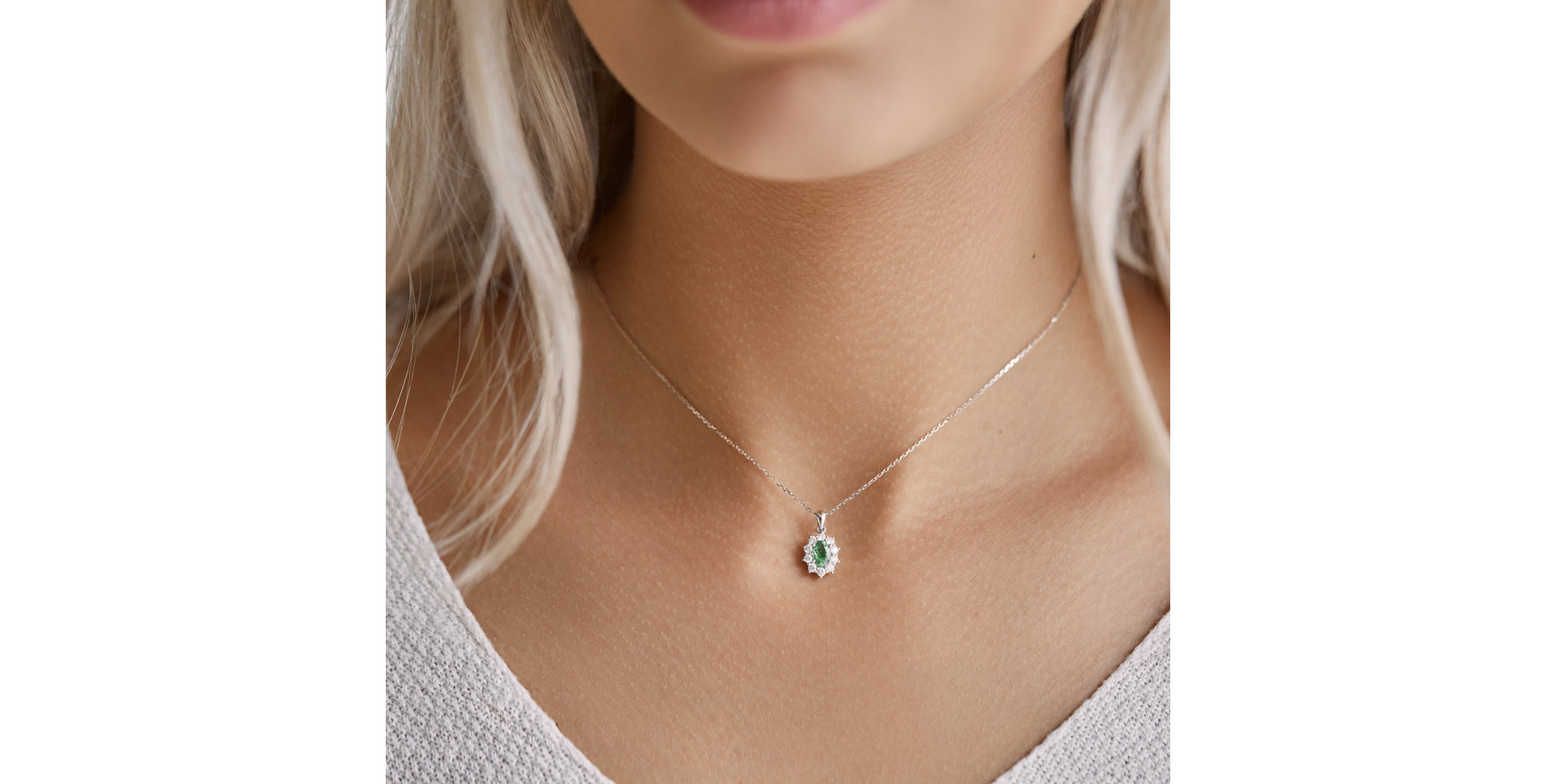 Přívěs se smaragdem a diamanty Goddess Elegance