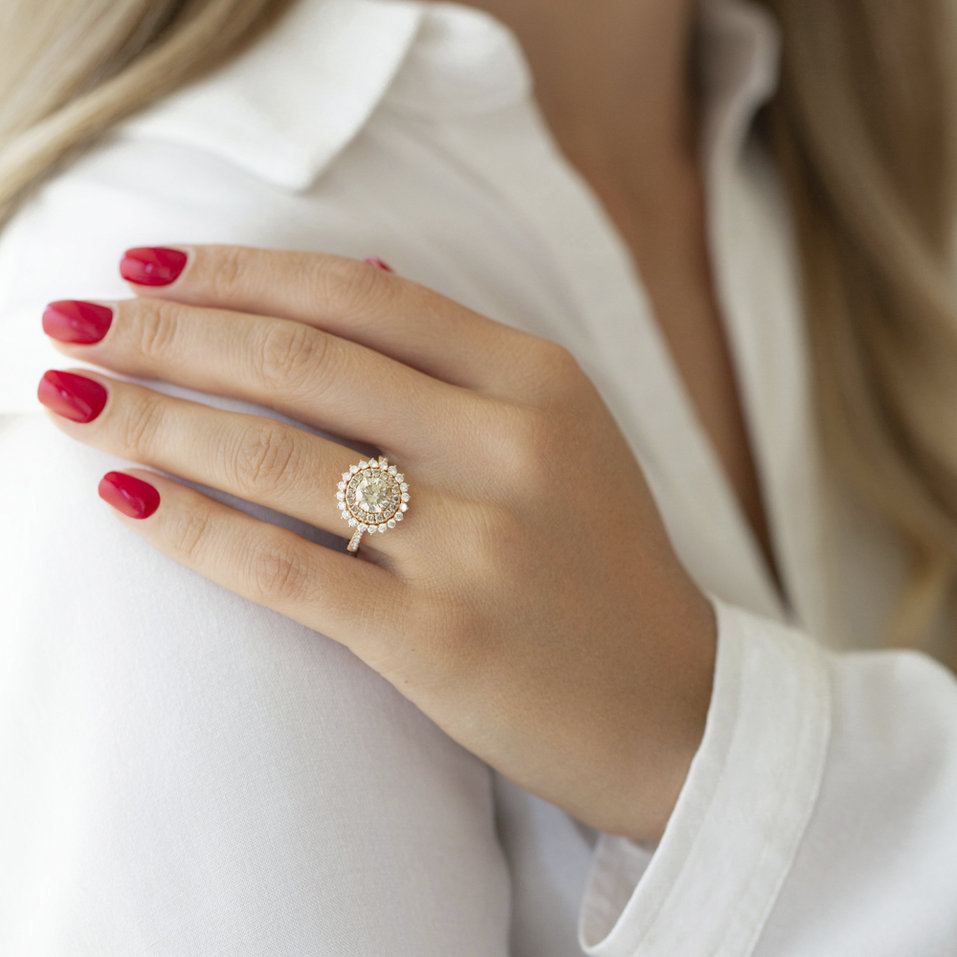 Prsten s hnědými a bílými diamanty Mysterious Quest