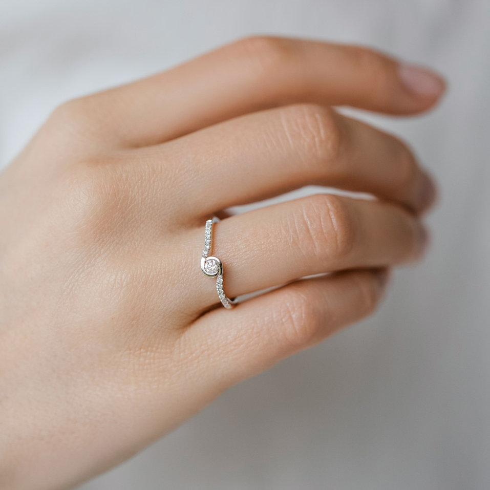 Prsten s diamanty Love Twist