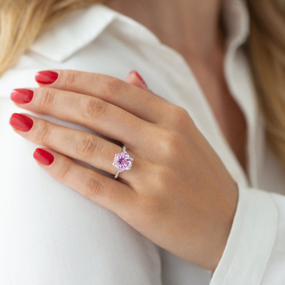 Prsten s kunzitem a diamanty Buddy