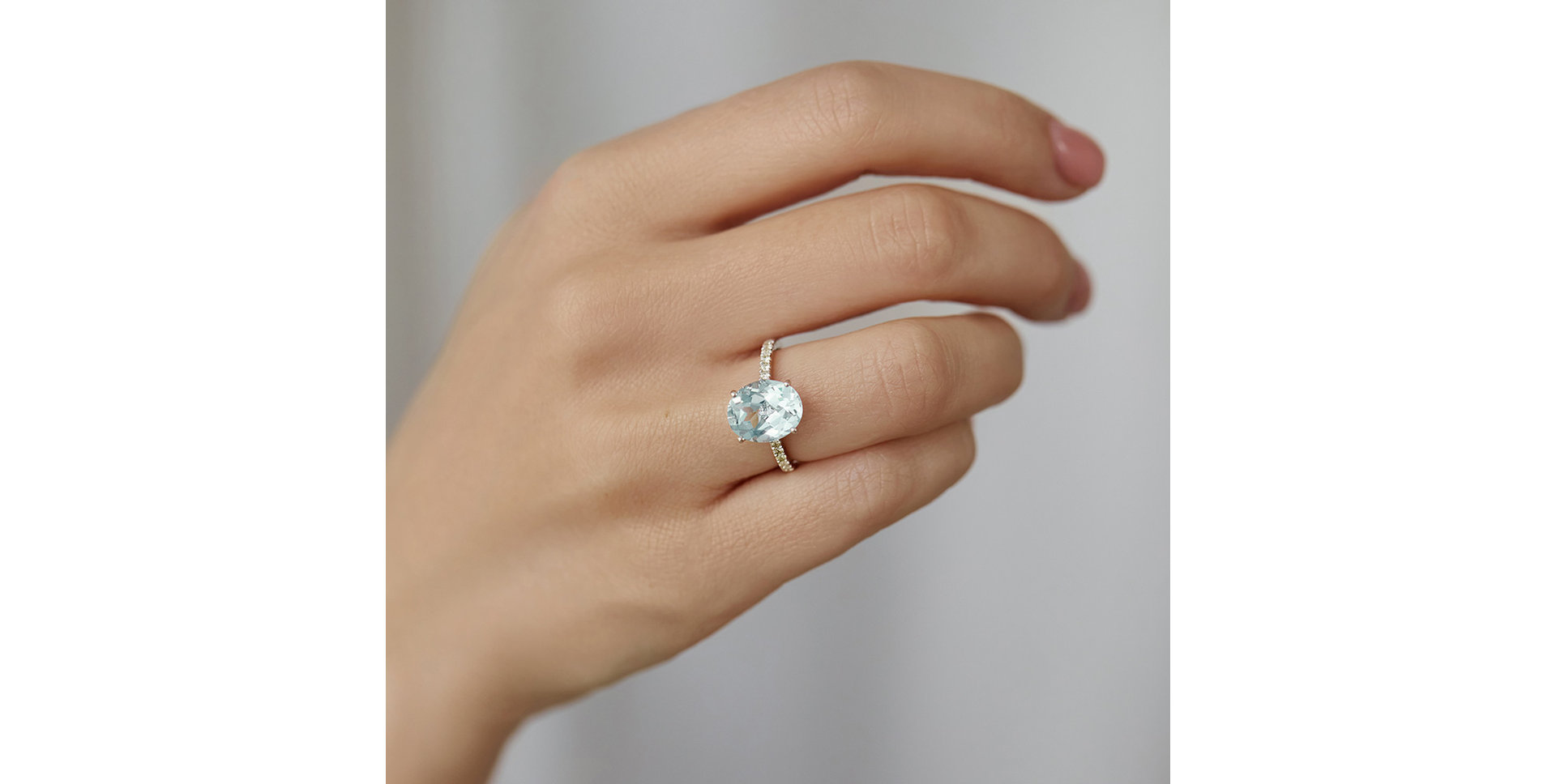 Prsten s tanzanitem a diamanty Luxury Embrace