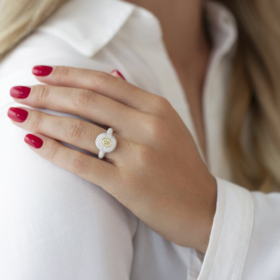 Prsten s bílými a žlutými diamanty Odilion