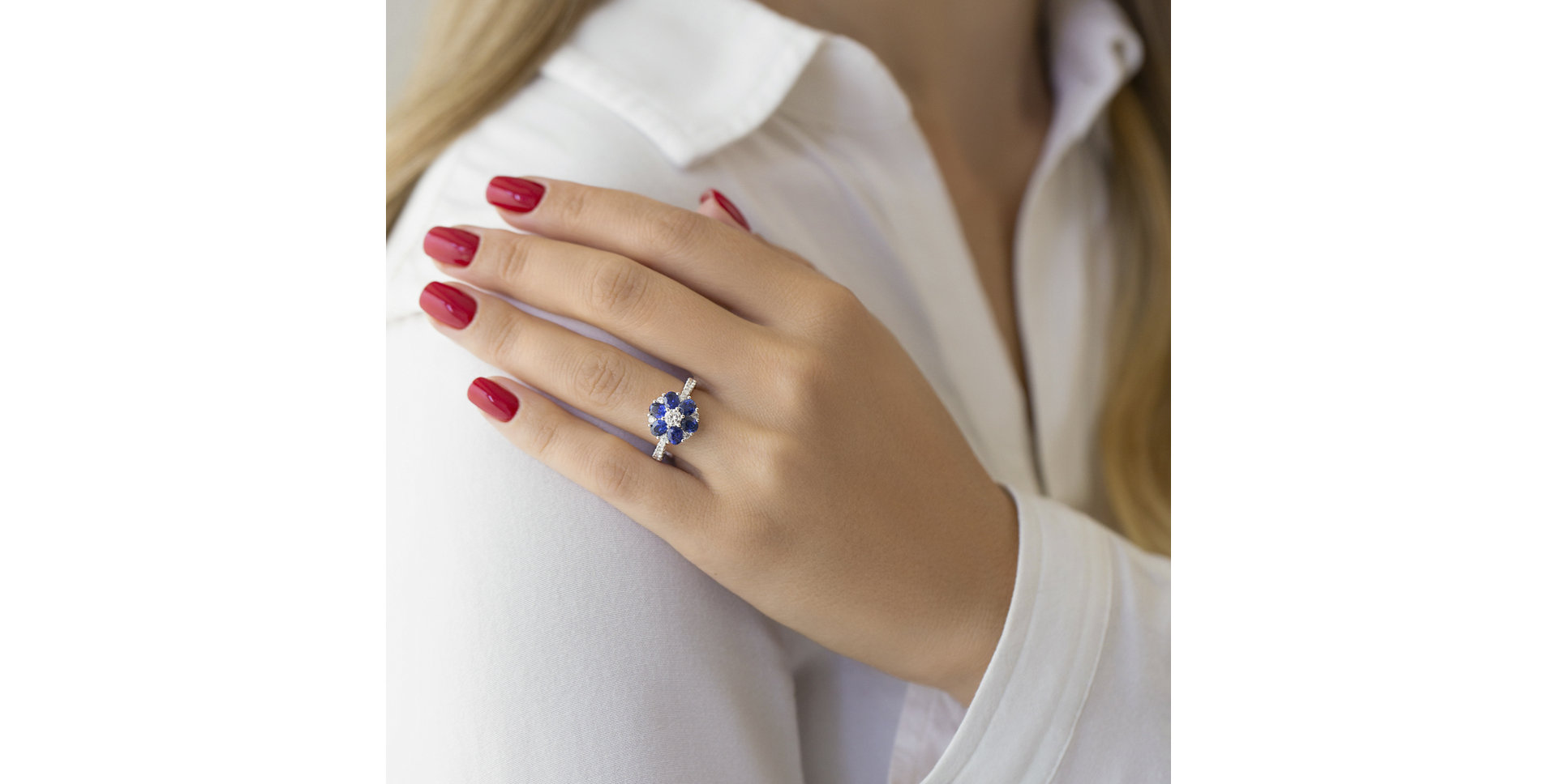 Prsten s diamanty a safíry Daleyza