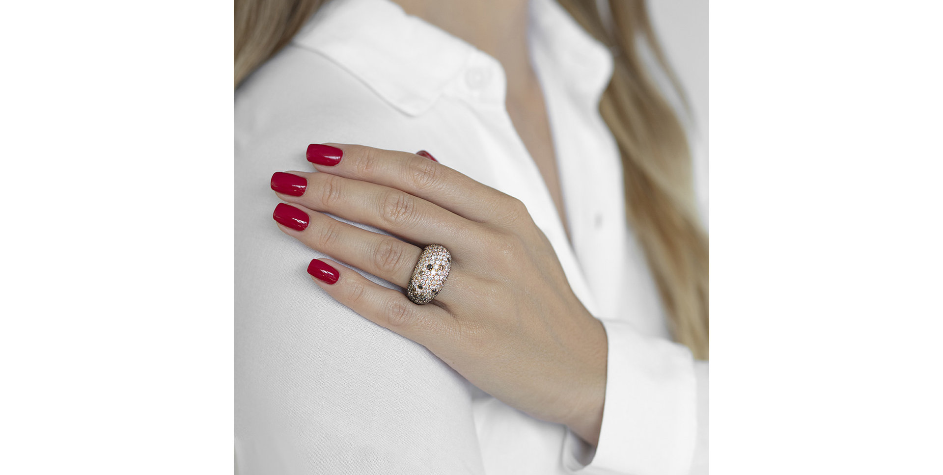 Prsten s bílými, černými a hnědými diamanty Alisia