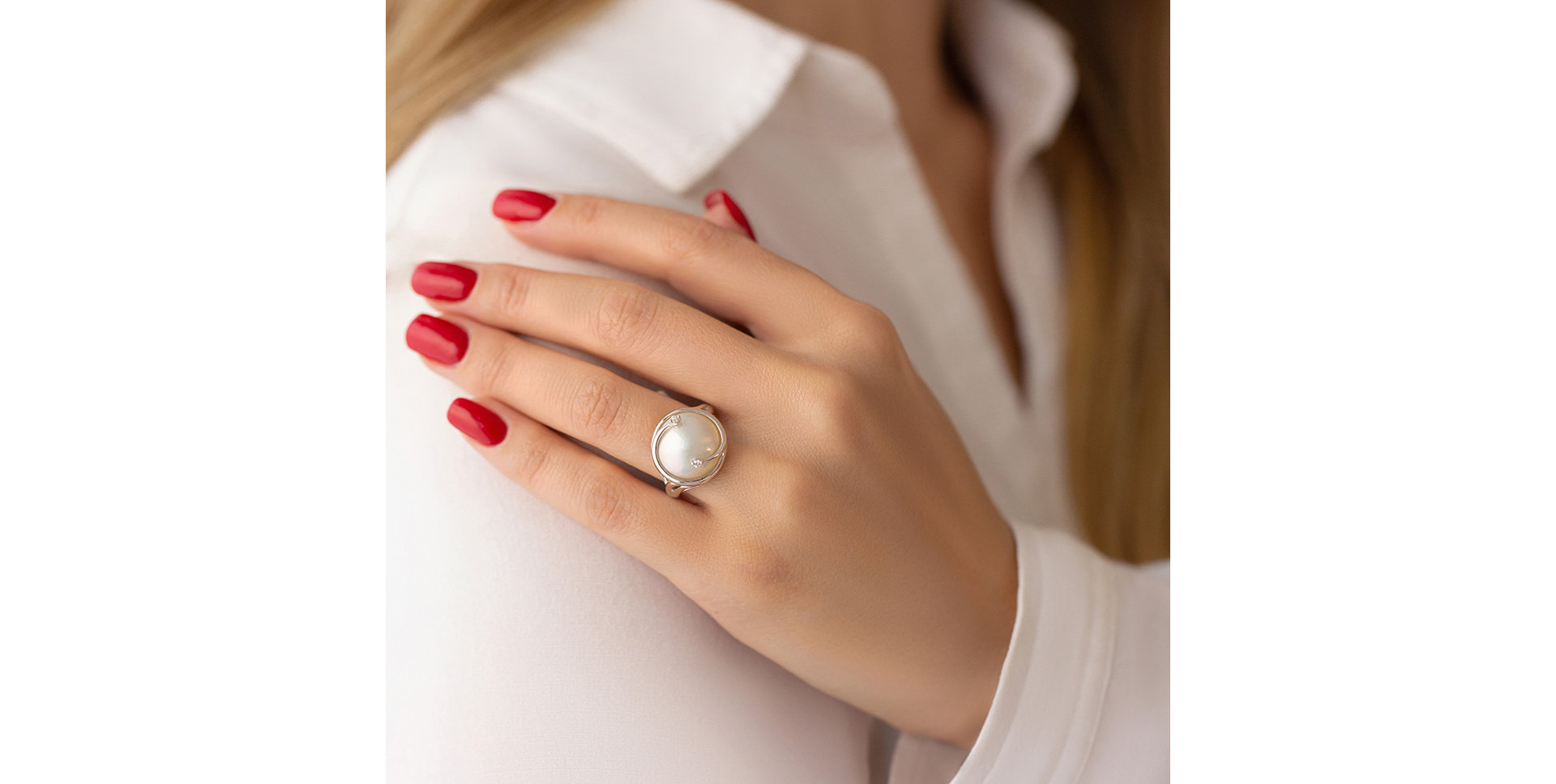 Prsten s perlou a diamanty Embrace Pearl