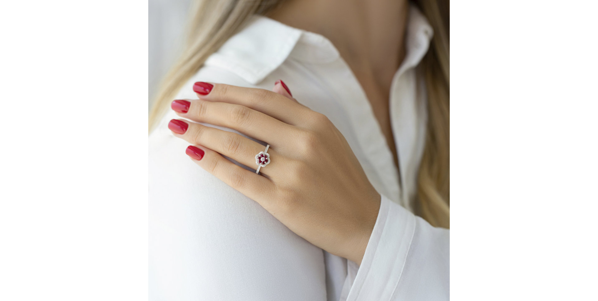 Prsten s diamanty a safíry Reign