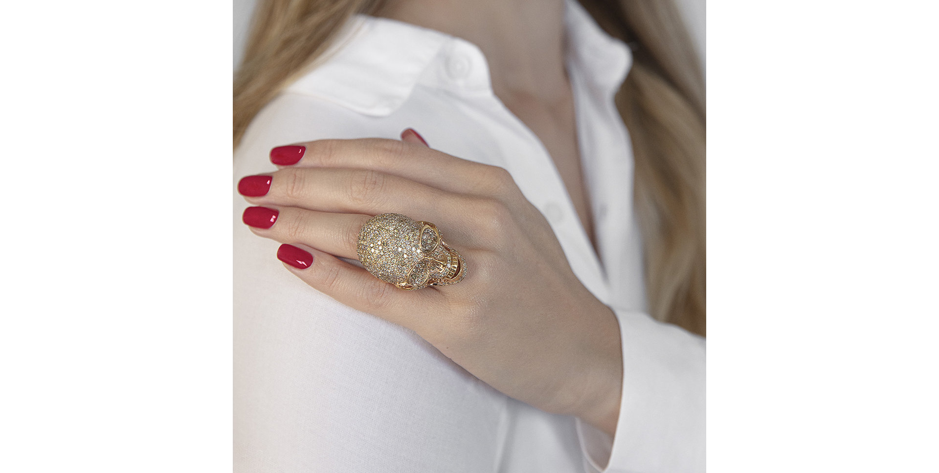 Prsten s bílými a hnědými diamanty Diamond Skull