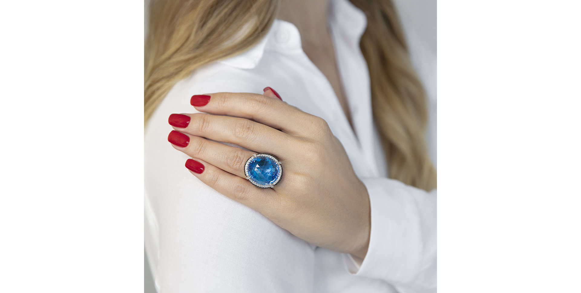 Prsten s černými a bílými diamanty a topazem Dwight