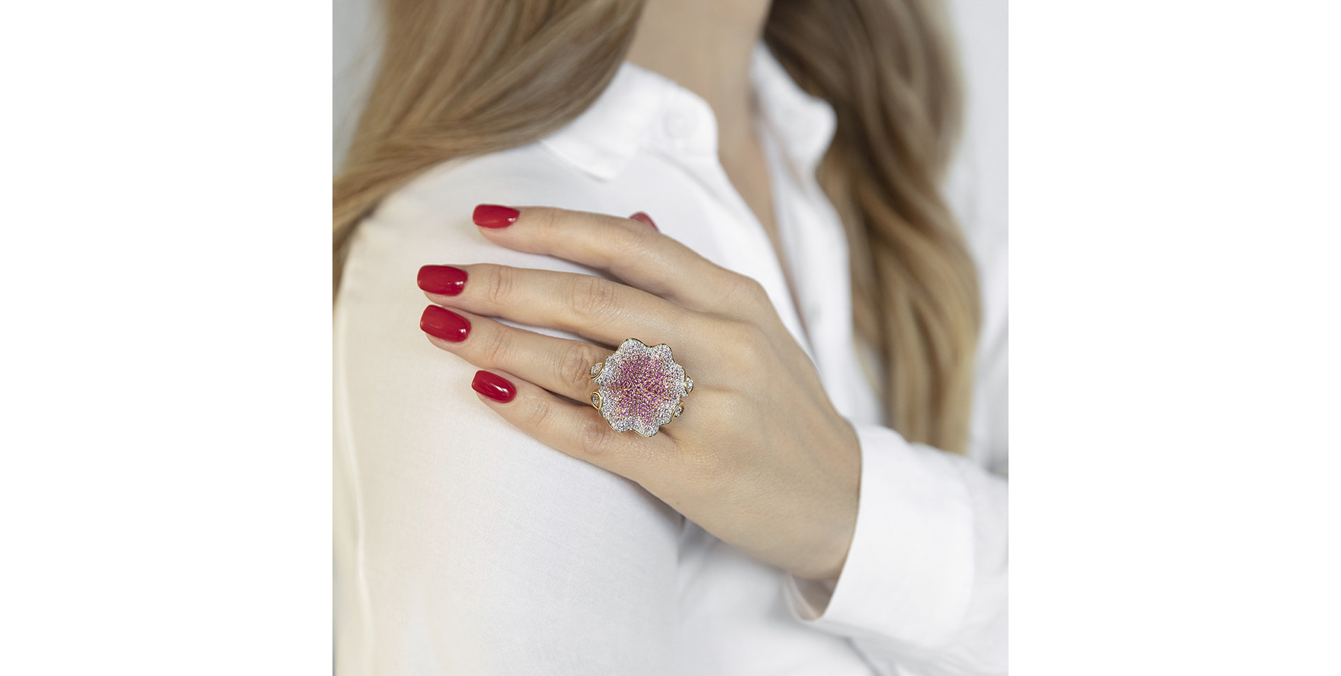 Prsten s diamanty a safíry Kayce