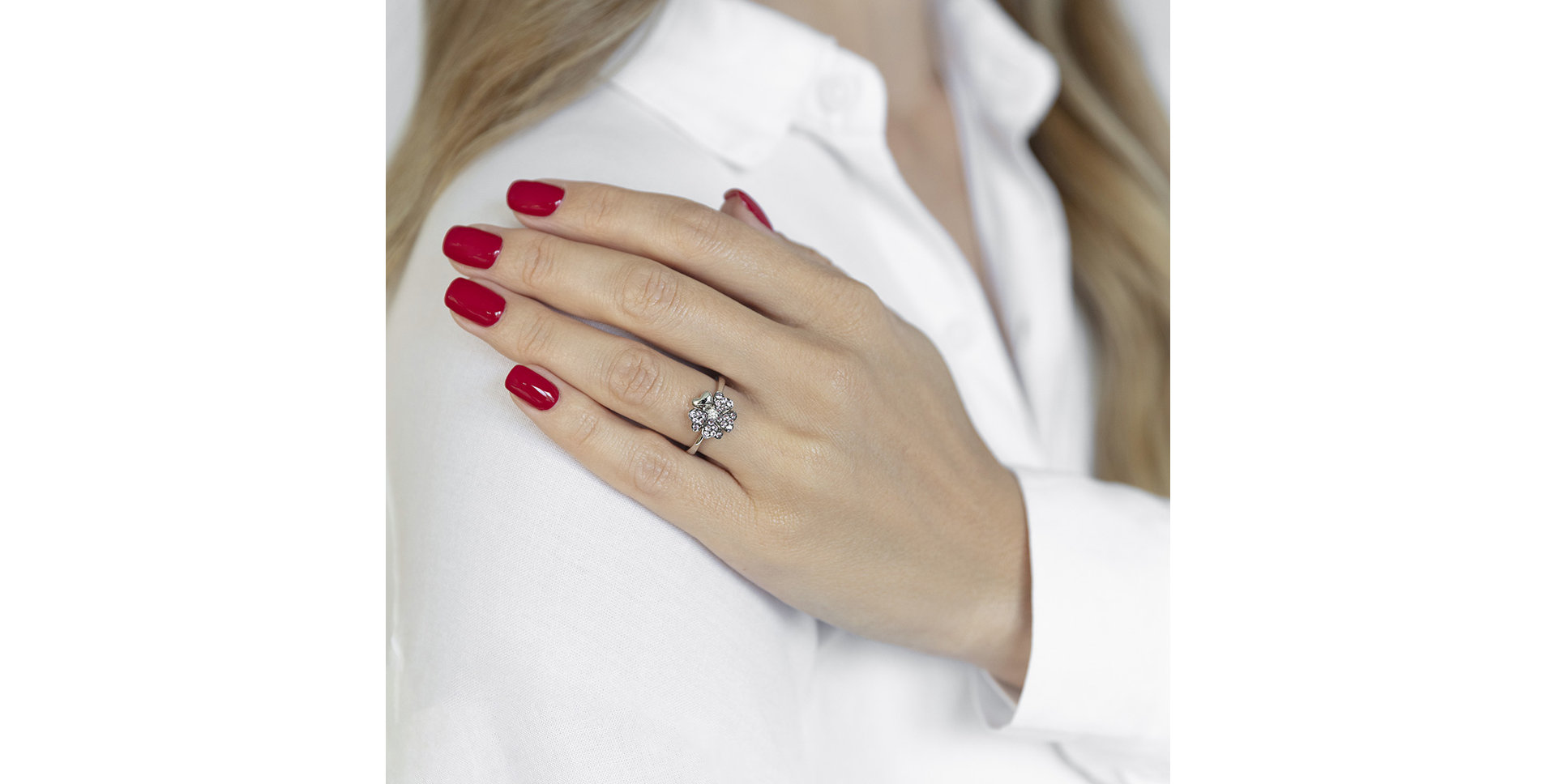 Prsten s diamantem a safíry Flower Love