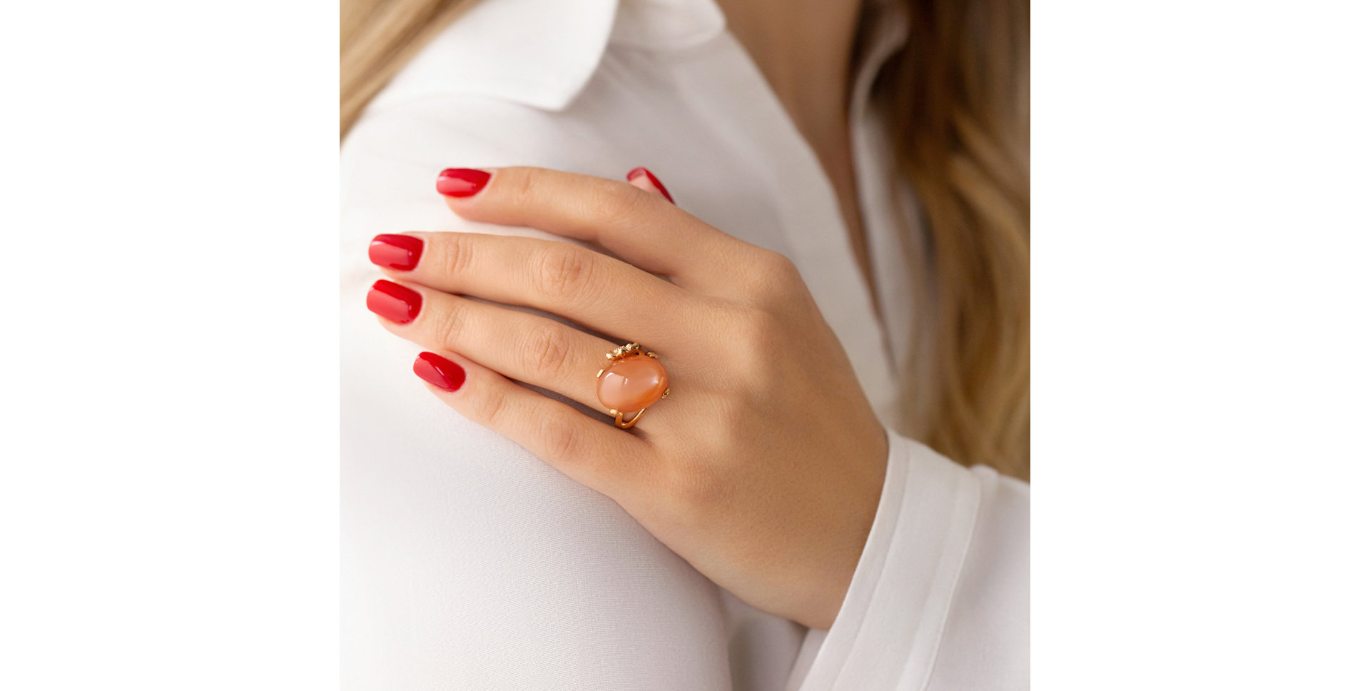 Prsten s měsíčním kamenem a diamanty Romantic Desire