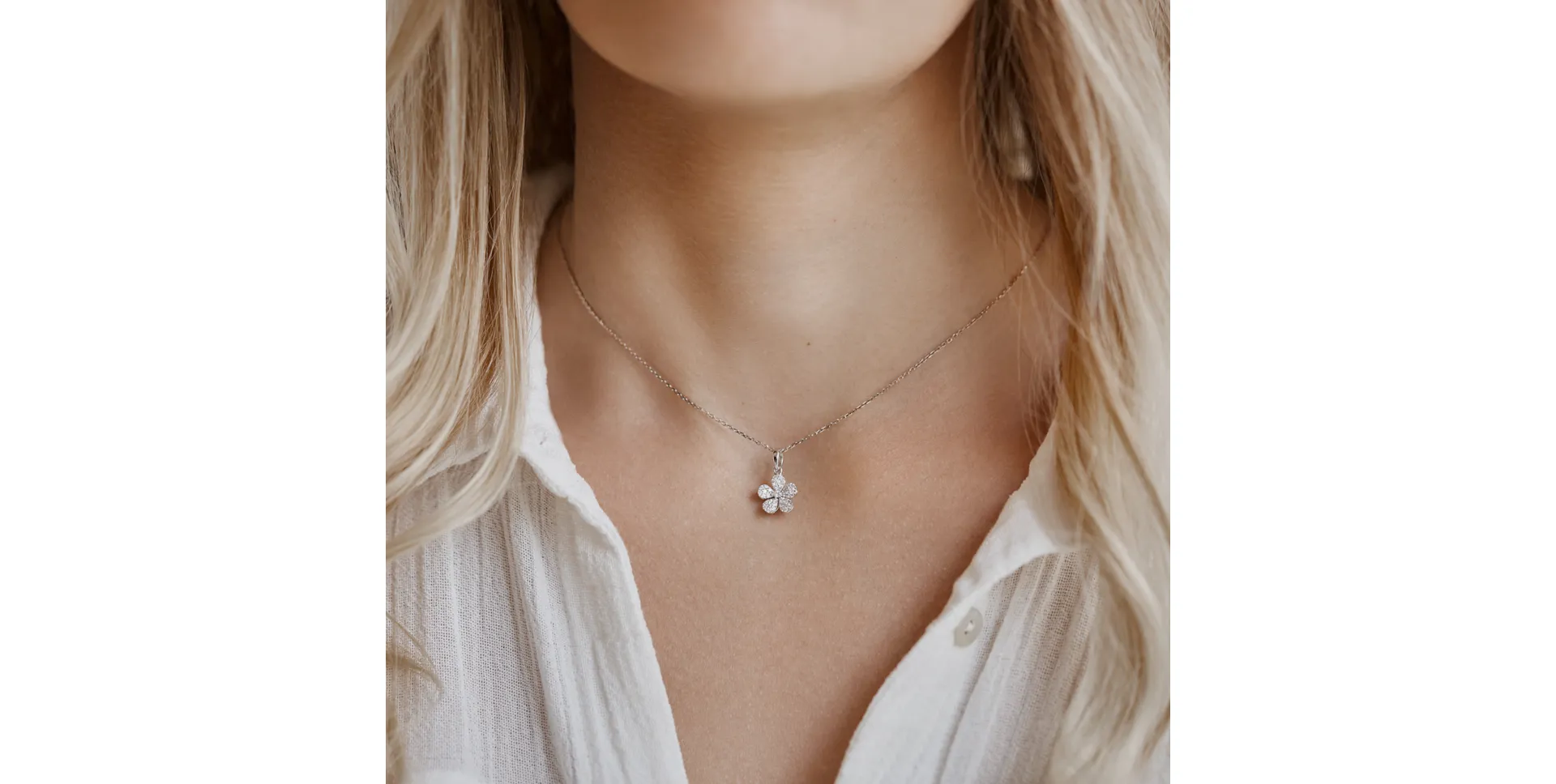 Přívěs s diamanty Flower Message