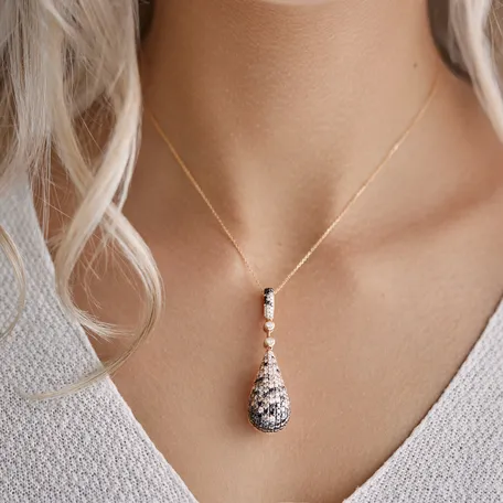 Přívěs s černými a bílými diamanty a hnědými Autumn Tear
