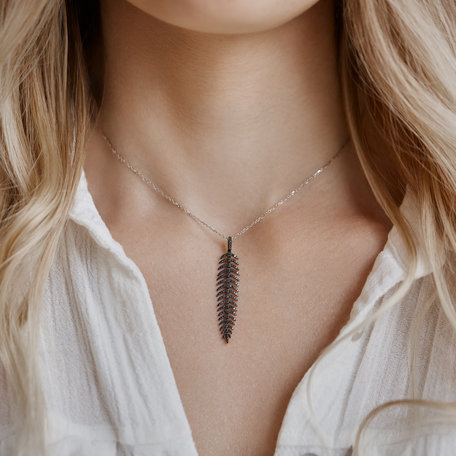 Přívěs s černými diamanty Amazing Feather