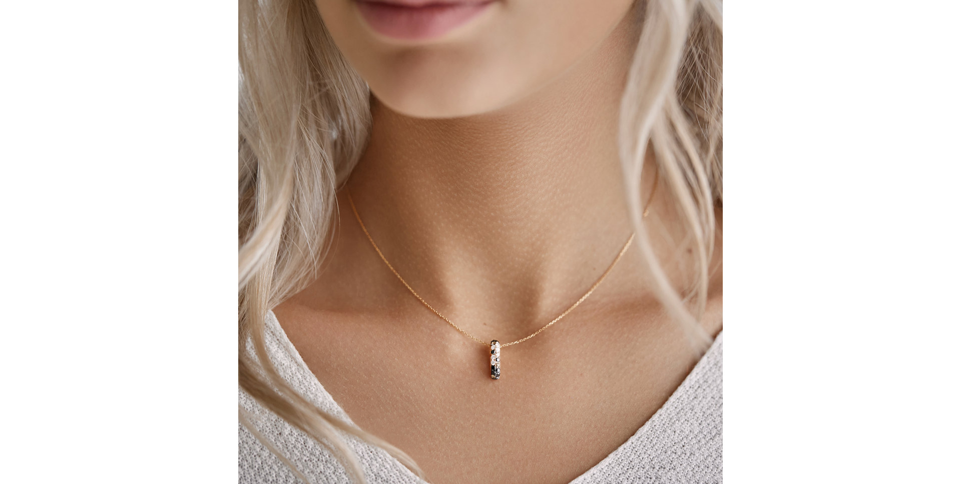 Přívěs s černými a bílými diamanty a hnědými Inferno Sky