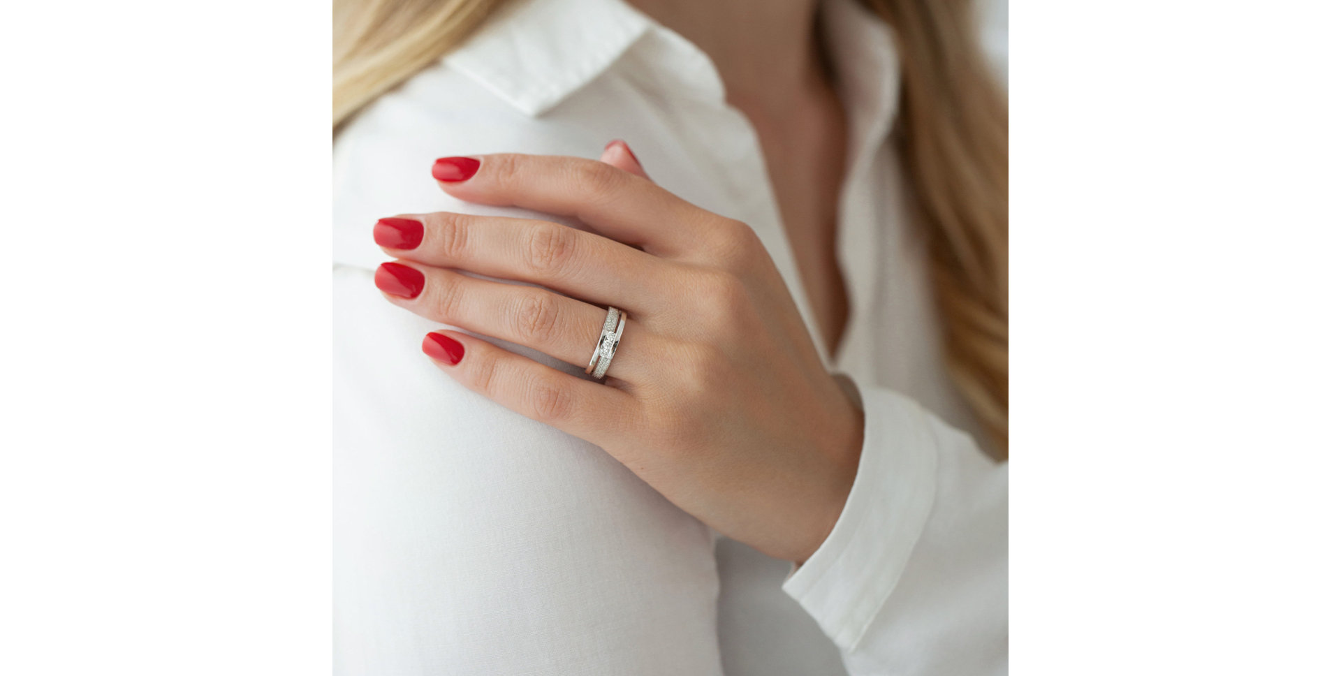 Prsten s bílými a hnědými diamanty Diamond Message