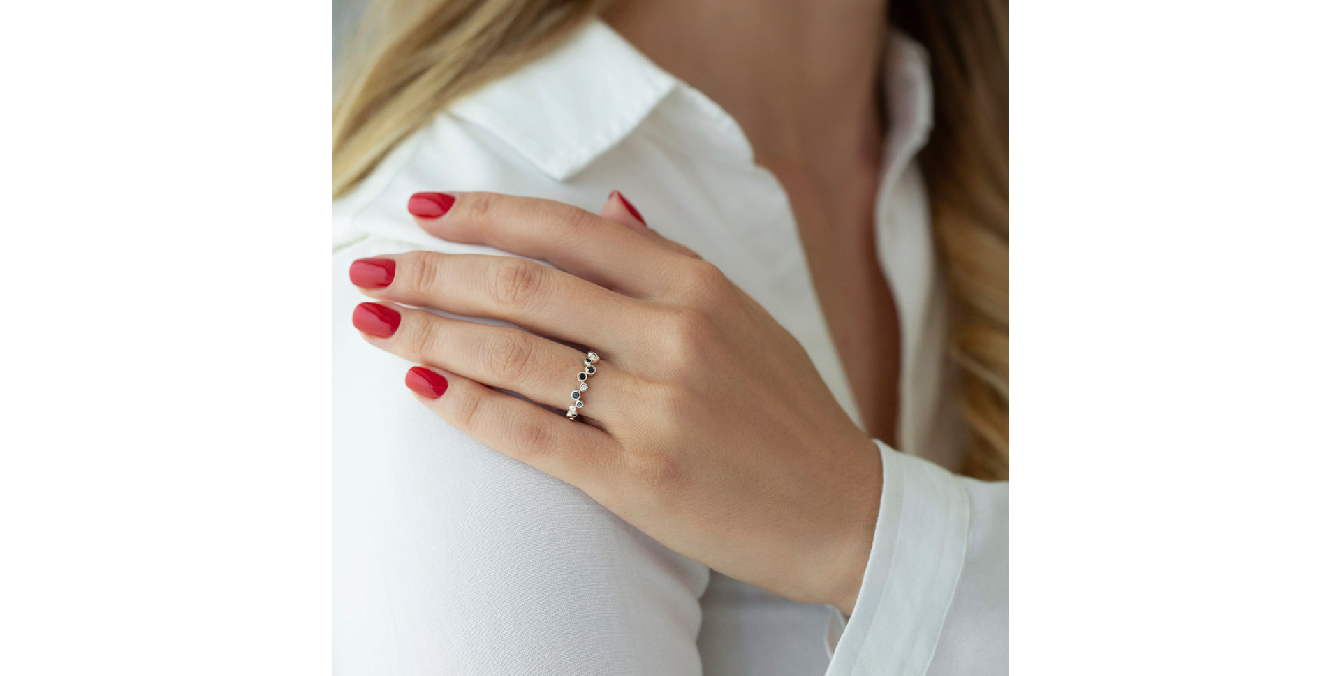 Prsten s bílými, hnědými a černými diamanty Virgin Tears