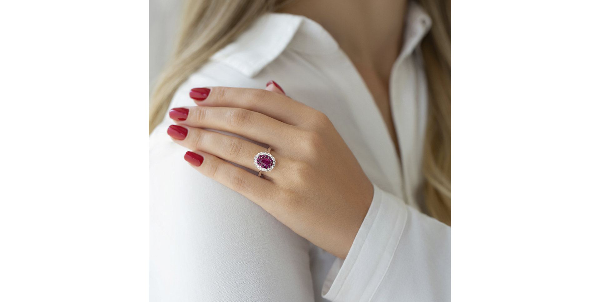 Prsten s rubínem a diamanty Raelynn