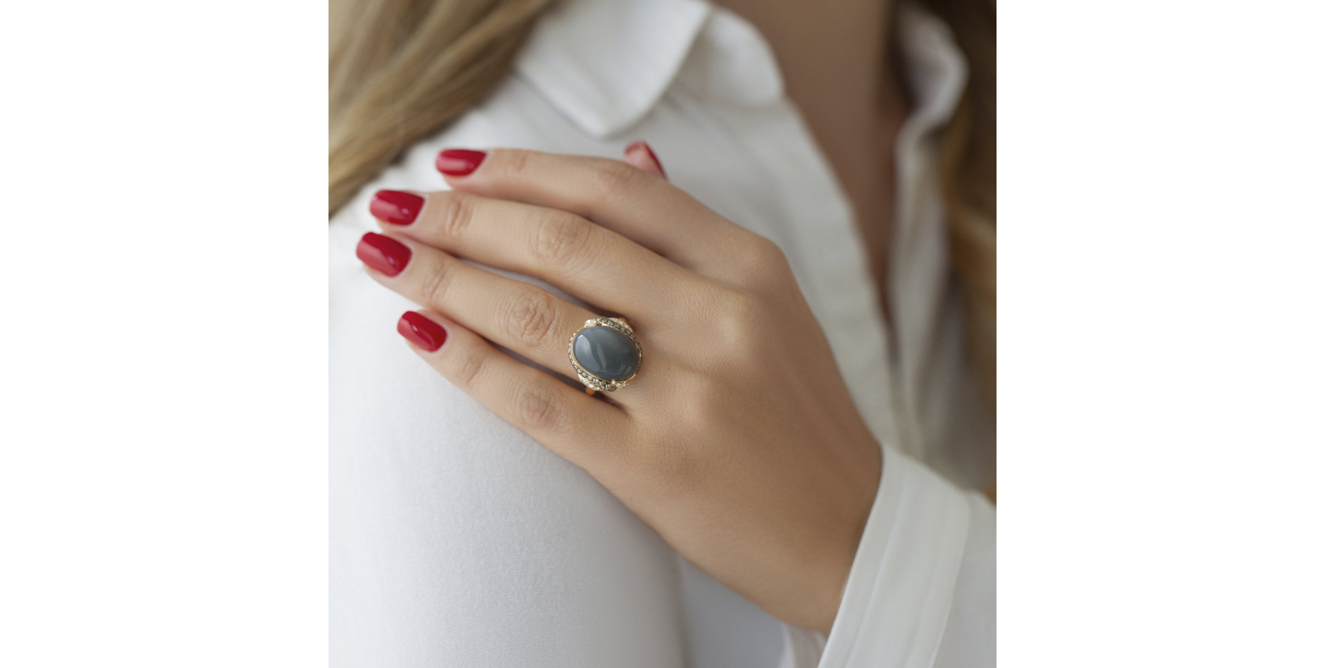 Prsten s růženínem a diamanty Holiness