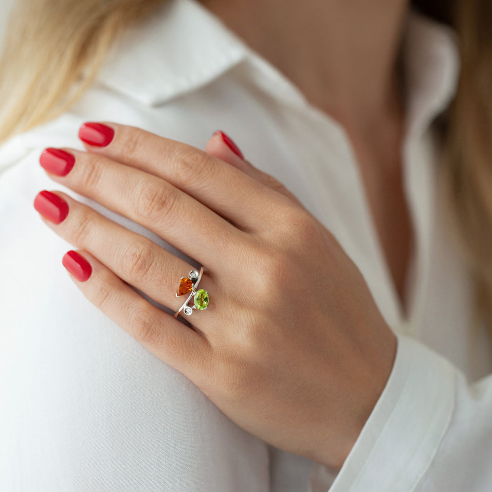 Prsten s diamanty, topazem a rhodolitem Magic Flower