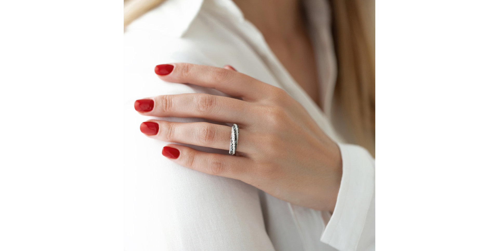 Prsten s černými a bílými diamanty Dark Allure