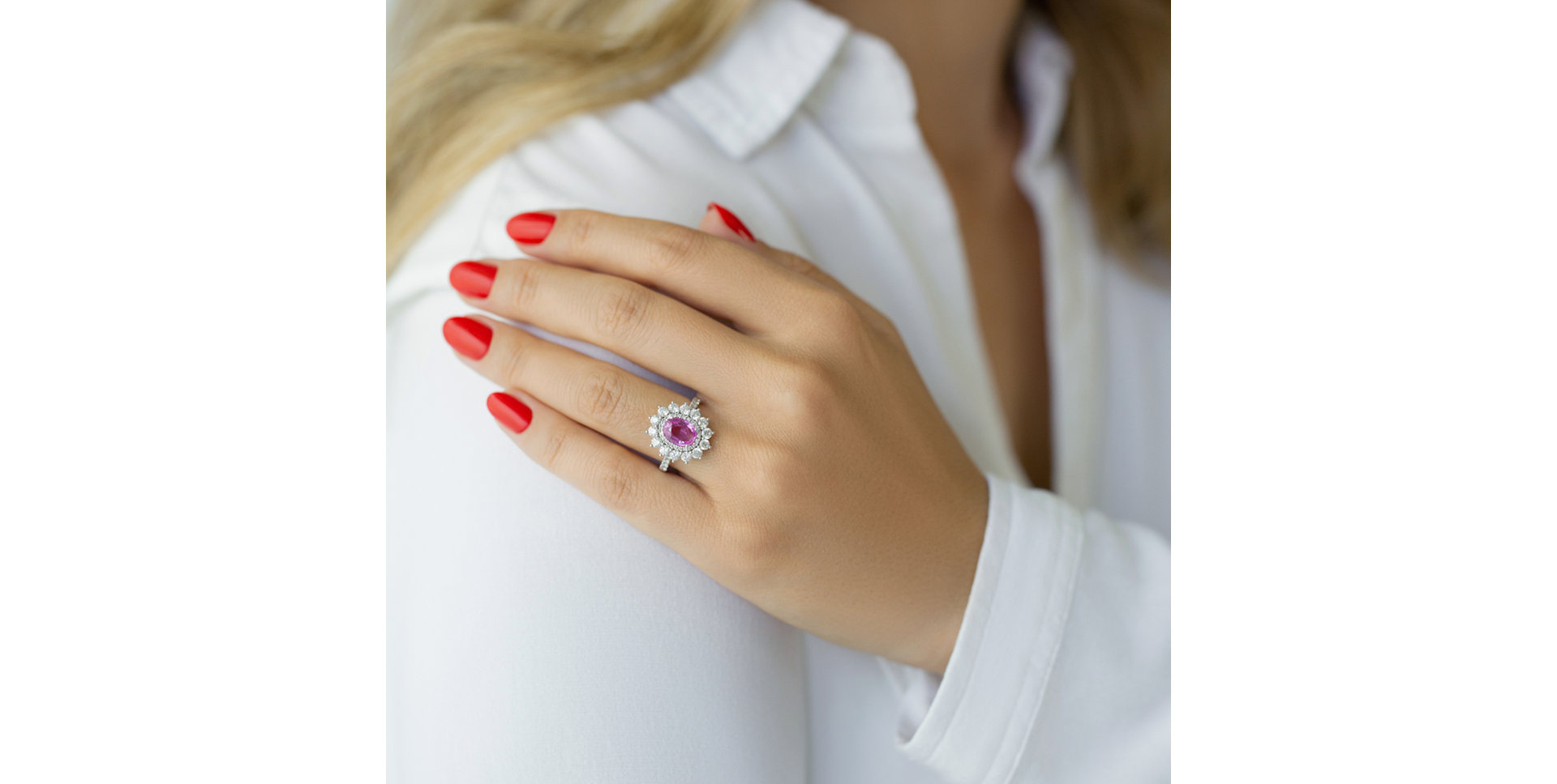 Prsten s safírem a diamanty Royal Isabella