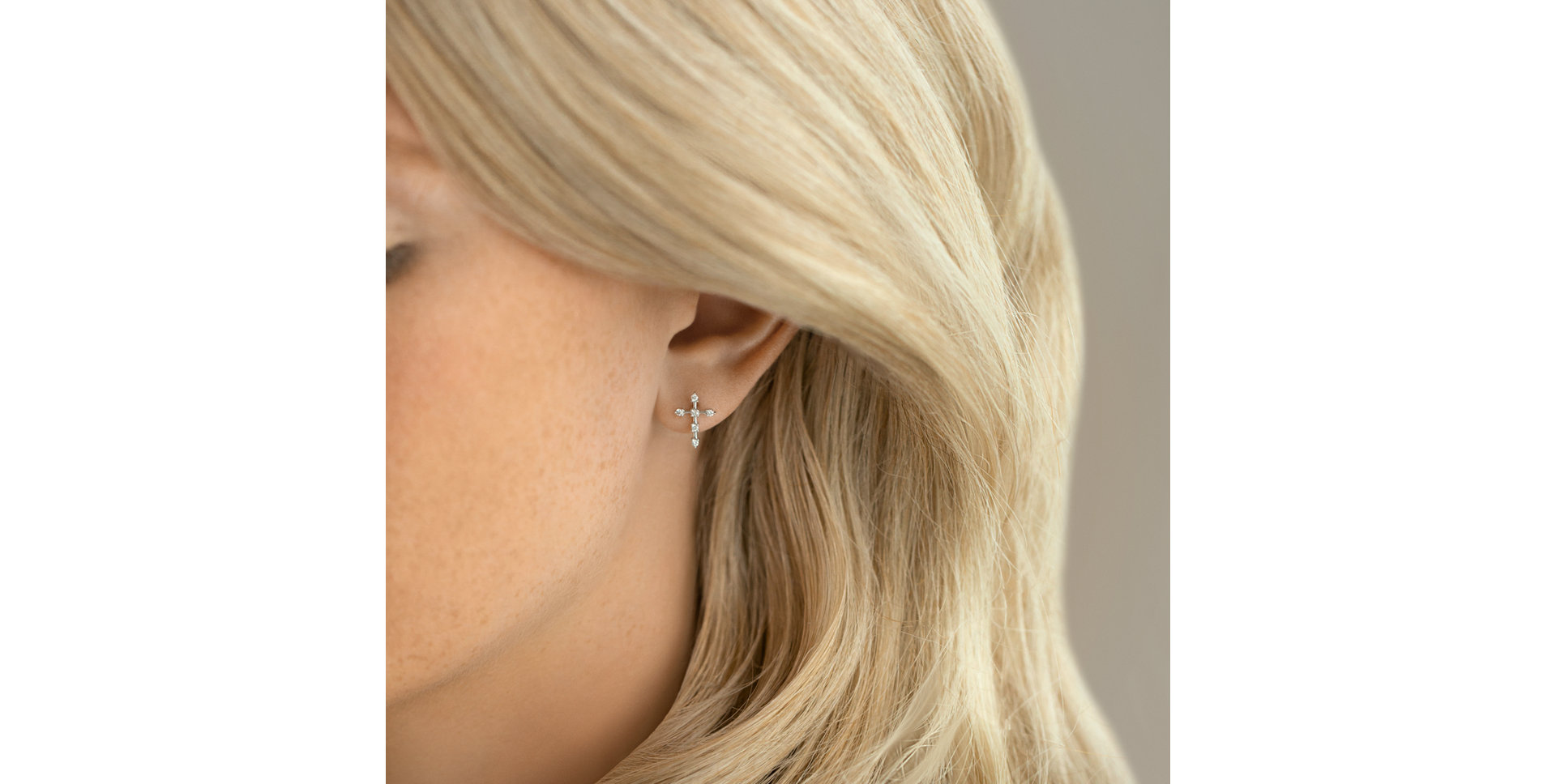 Náušnice s diamanty Passion Cross