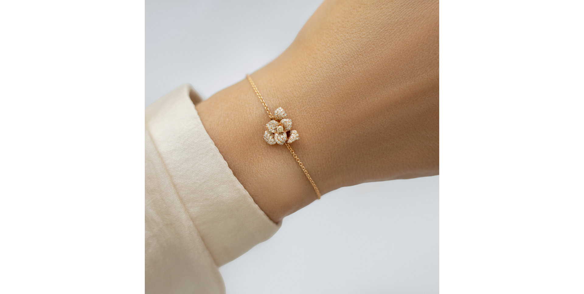 Náramek s hnědými diamanty Flower Empress