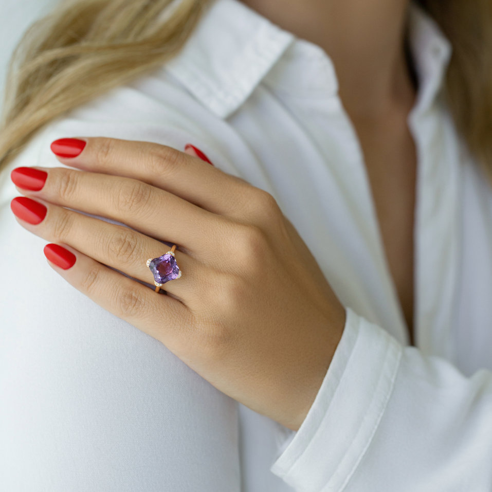 Prsten s diamanty a ametystem Space Stranger