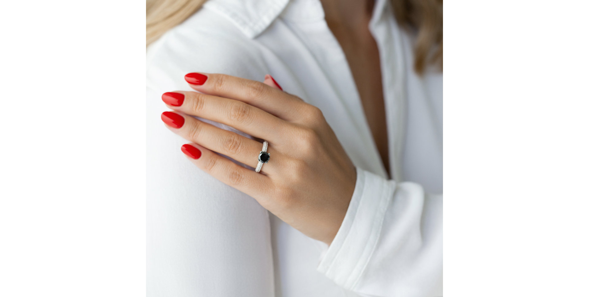 Prsten s černými a bílými diamanty Leandra