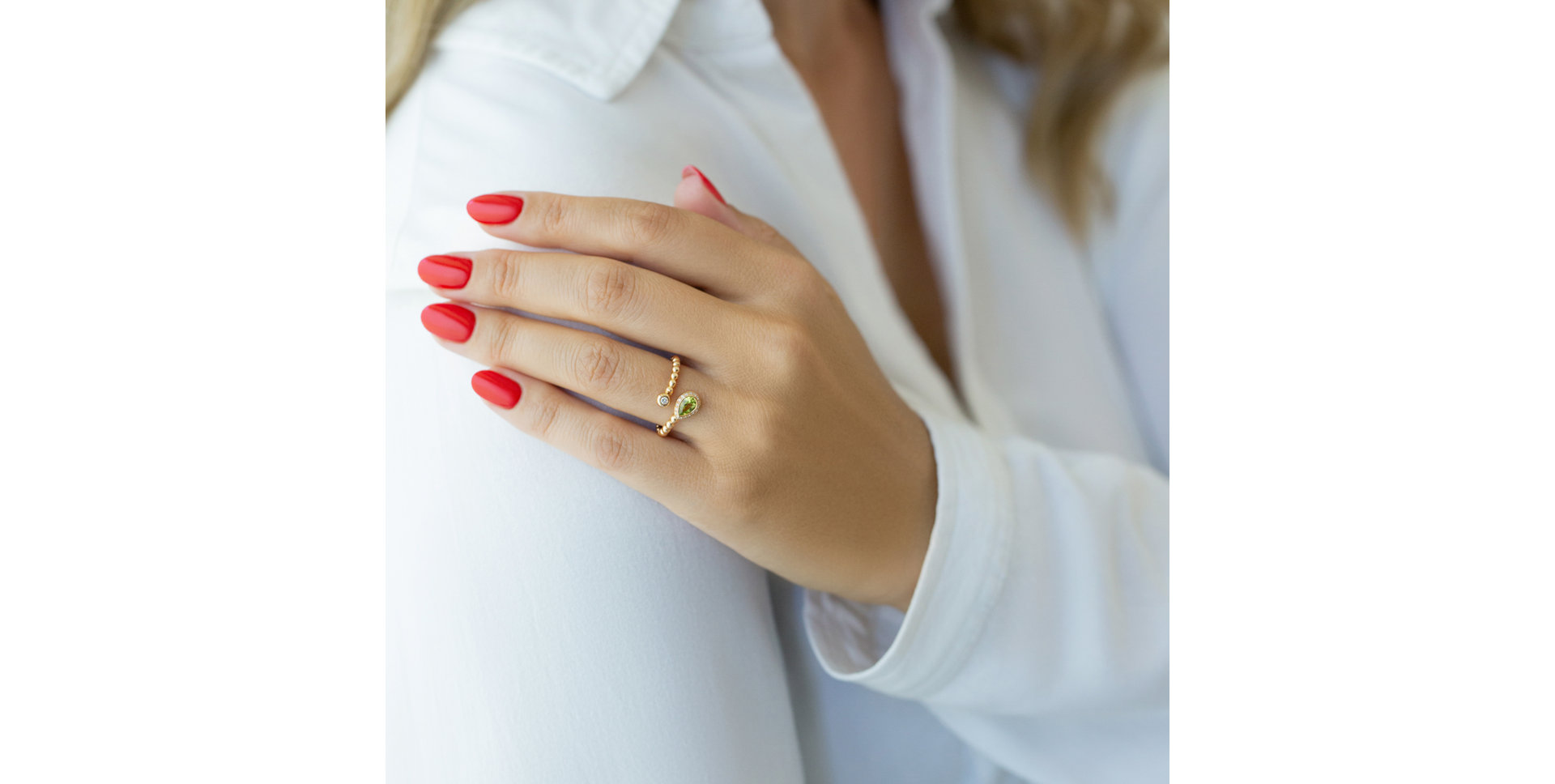 Prsten s diamanty a peridotem Stupéfiant