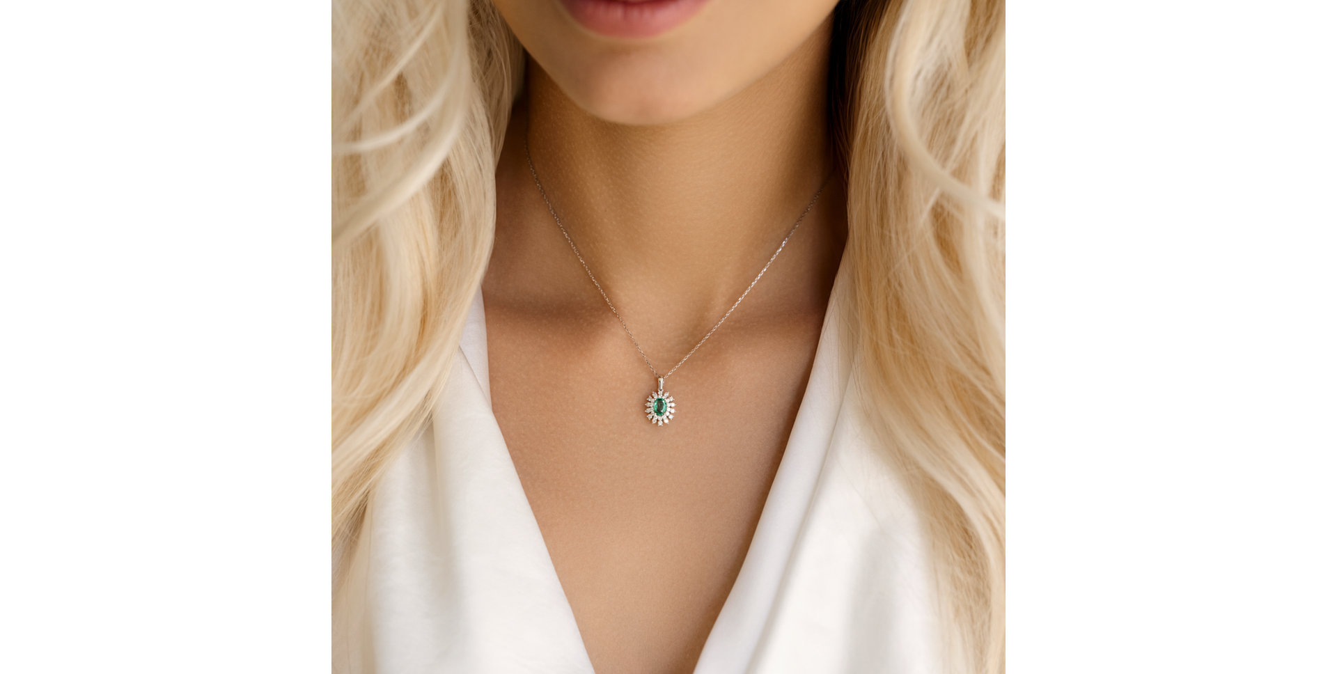 Přívěs se smaragdem a diamanty Royal Impression