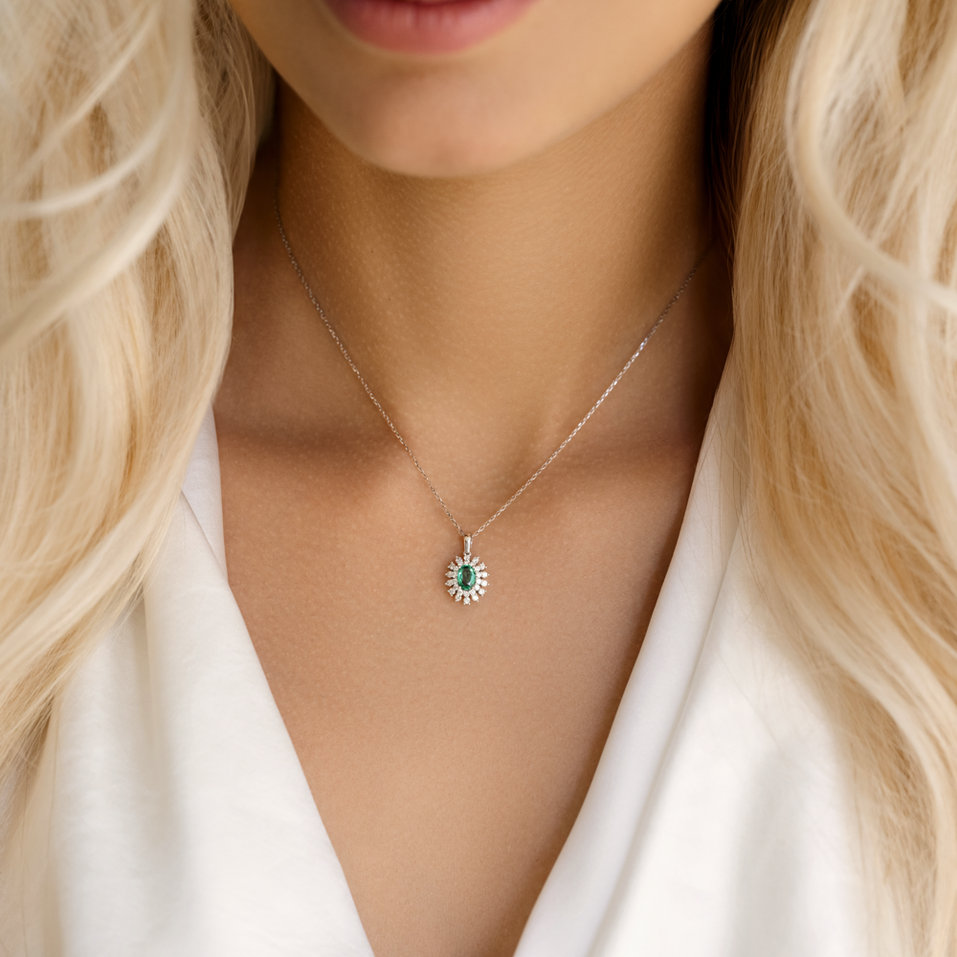 Přívěs se smaragdem a diamanty Royal Impression