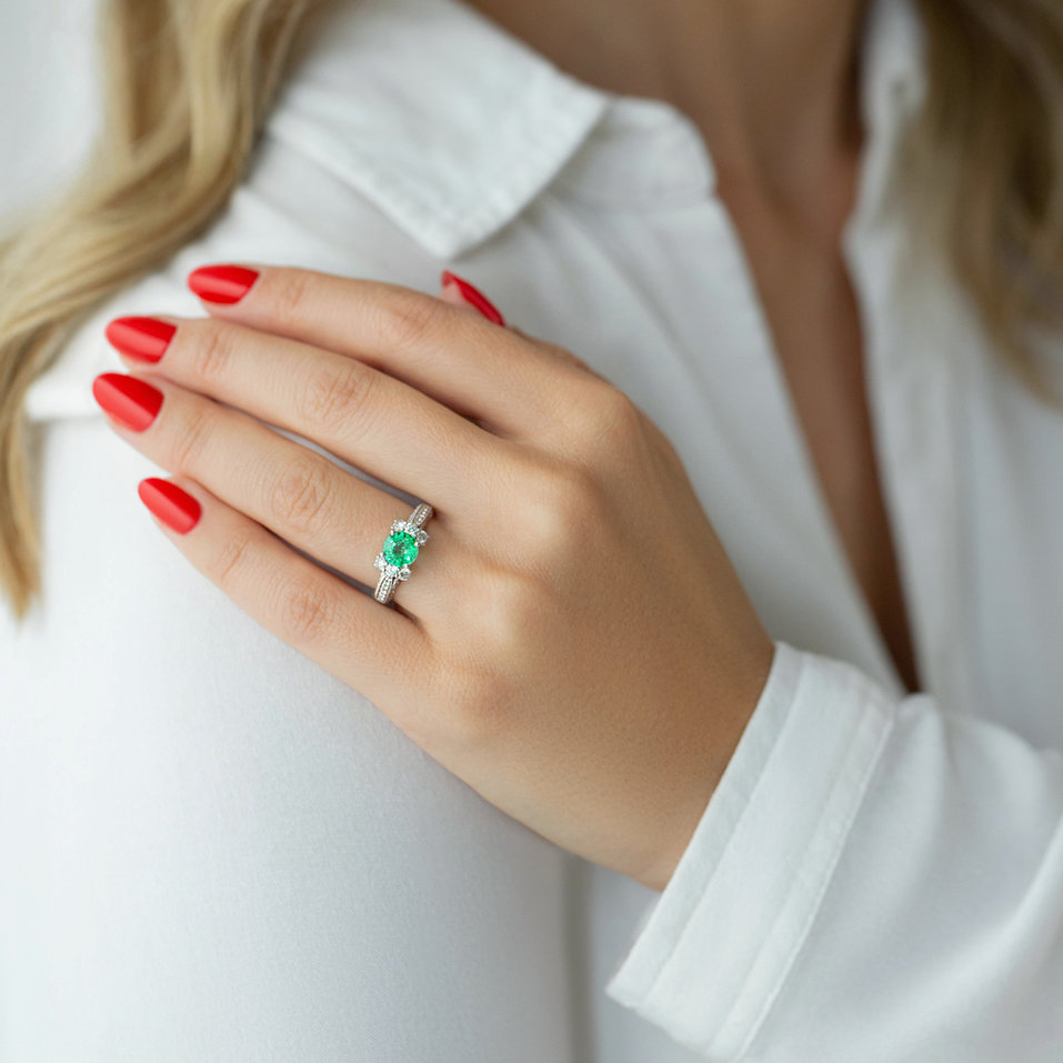 Prsten se smaragdem a diamanty Royal Riddle