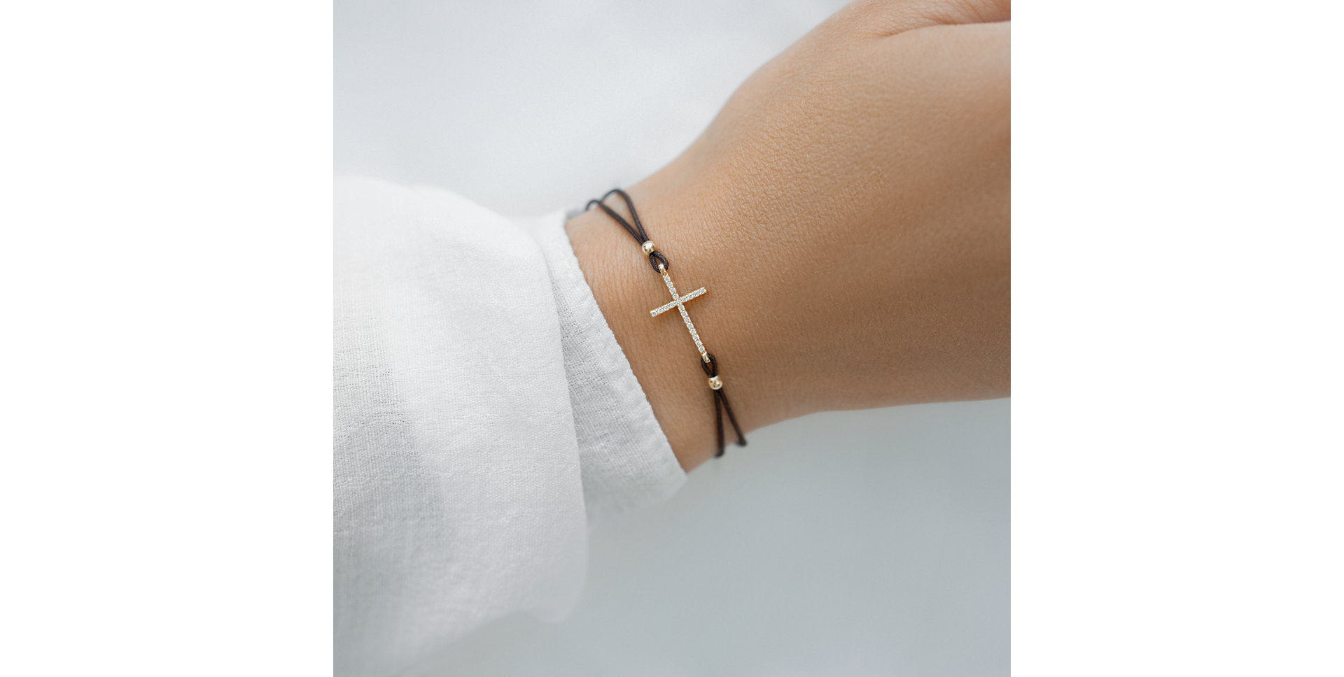 Náramek s diamanty Forever Cross