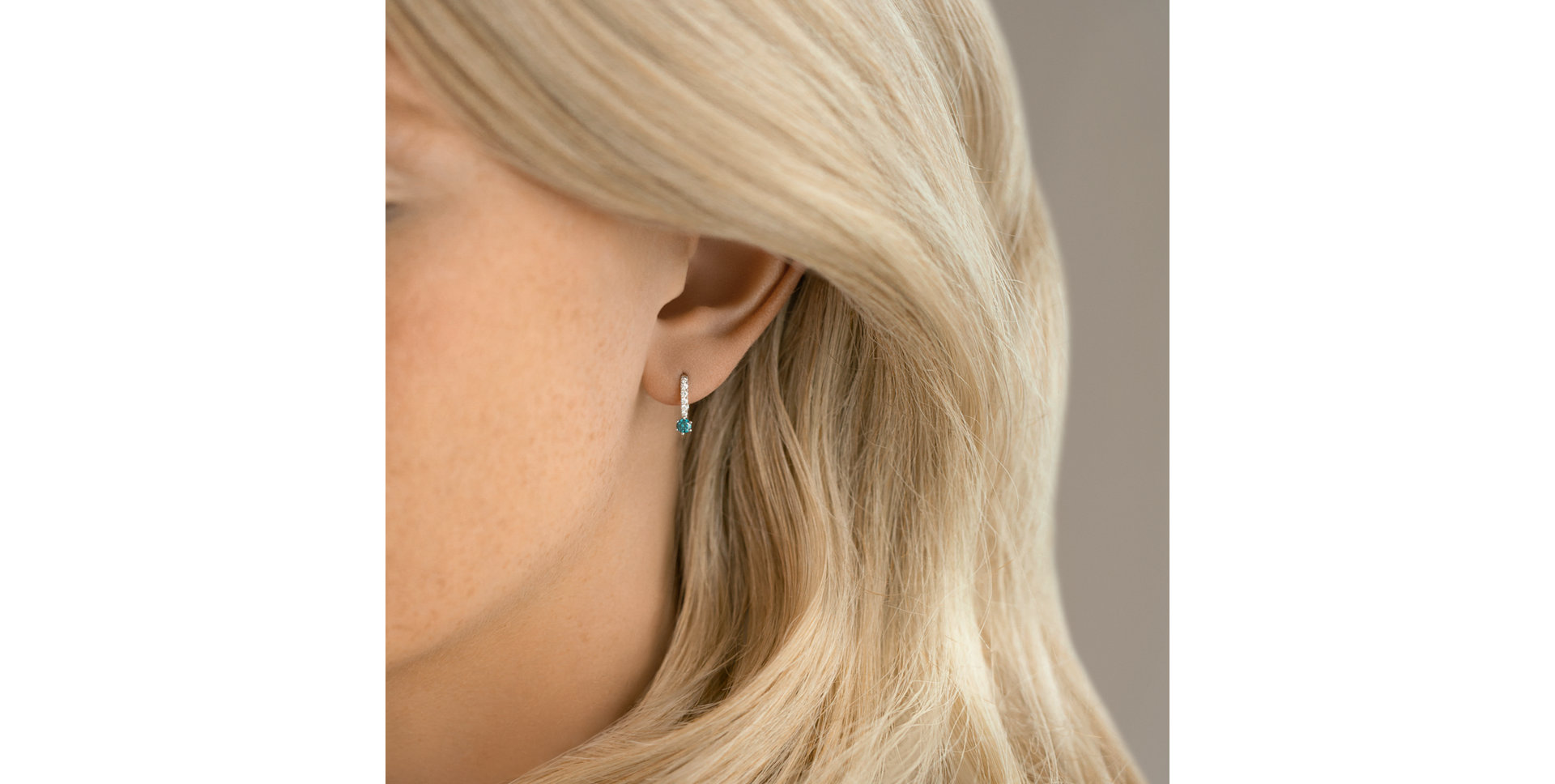 Náušnice s modrým diamantem Essential Glow