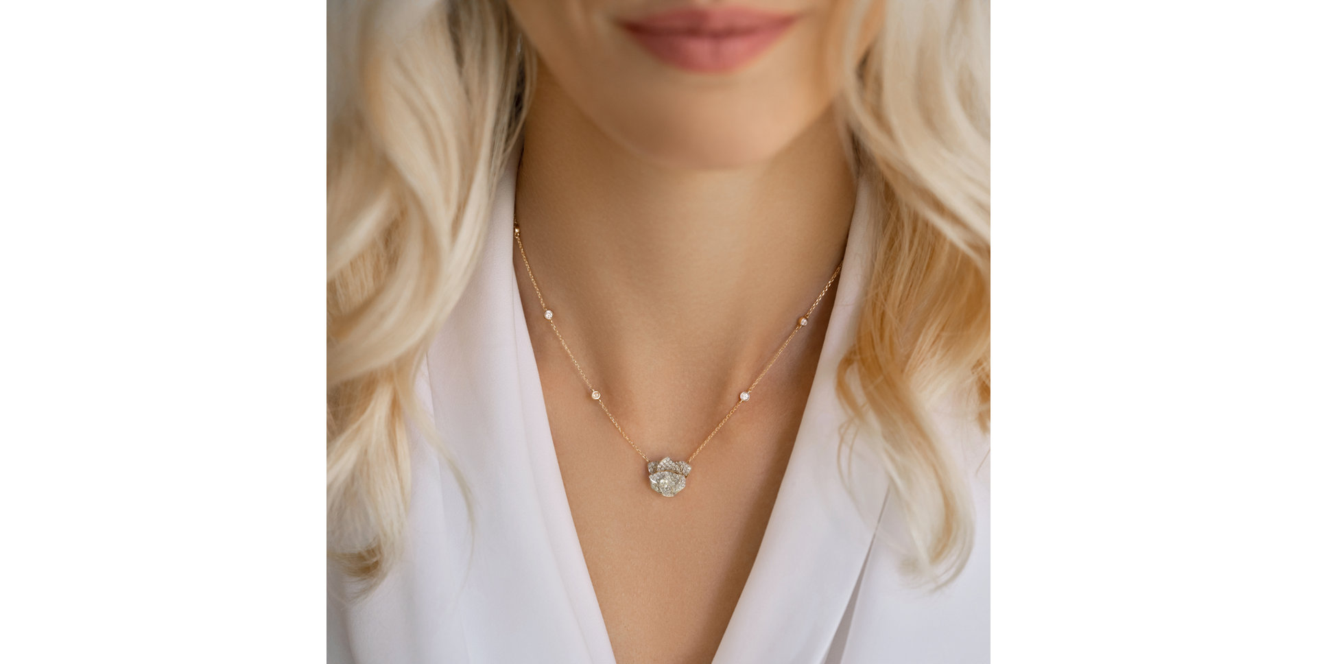 Náhrdelník s diamanty Infinity Rose