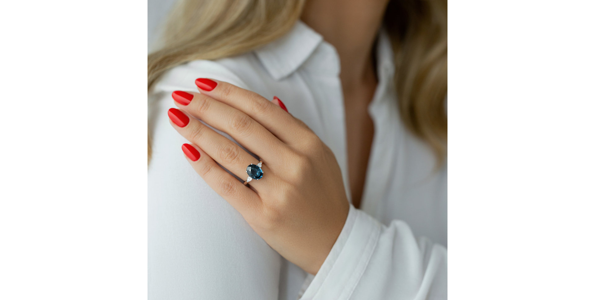 Prsten se safírem a diamanty Fiona