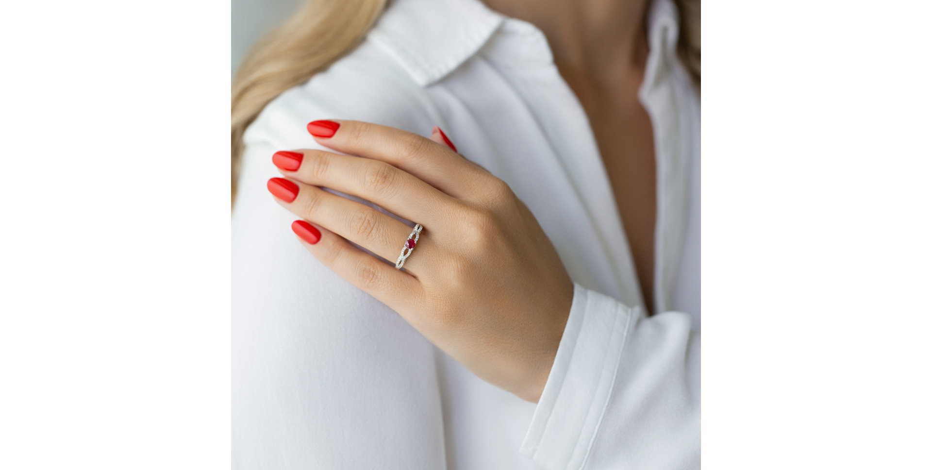 Prsten s diamanty a rubínem Blazing Heart