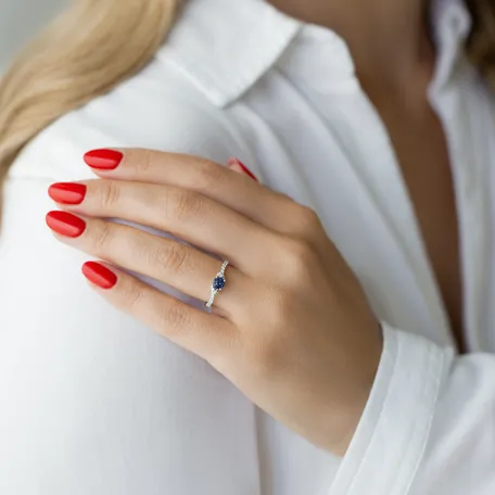 Prsten s diamanty a safírem Talisa