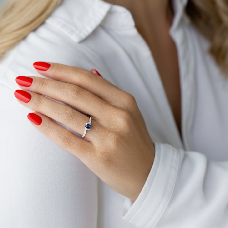 Prsten s diamanty a safírem Vaina