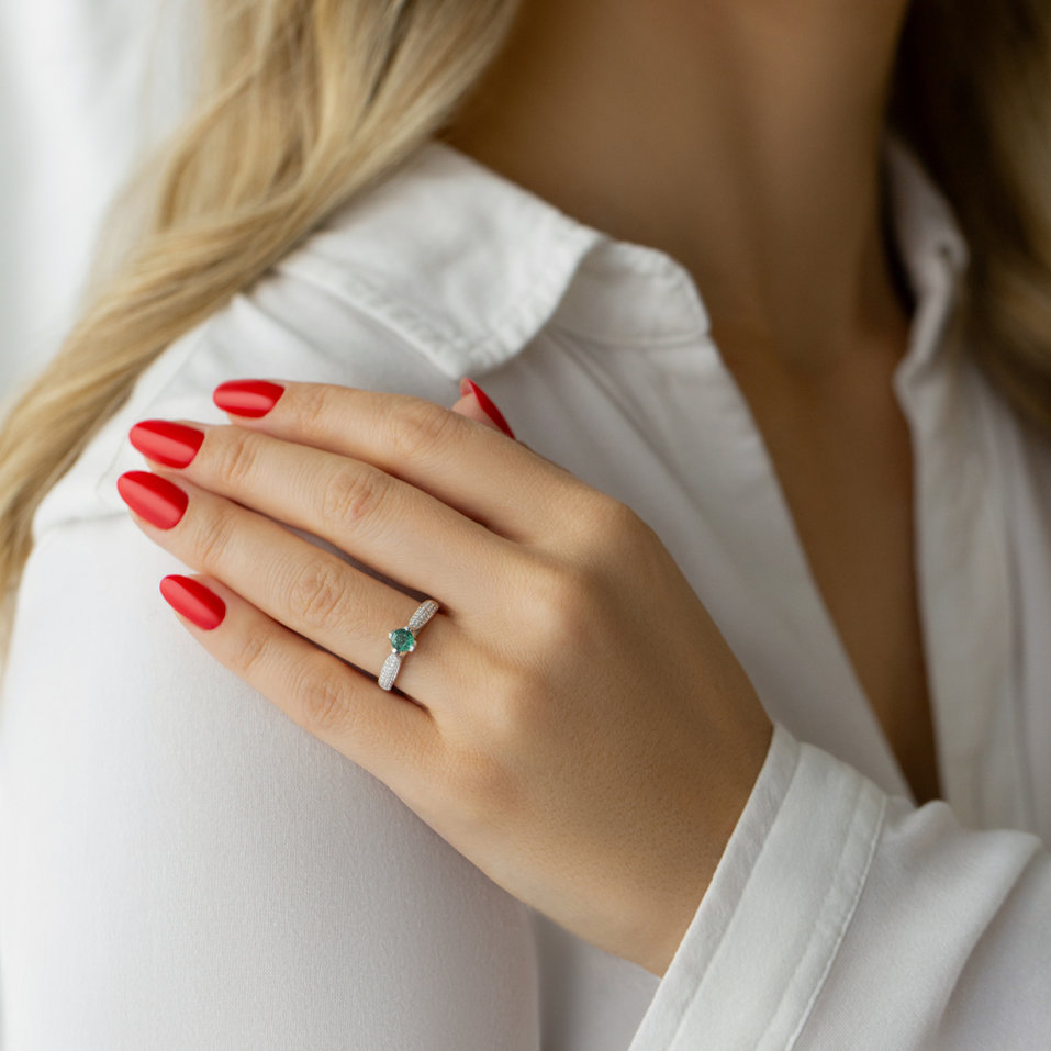 Prsten s diamanty a smaragdem Carleen