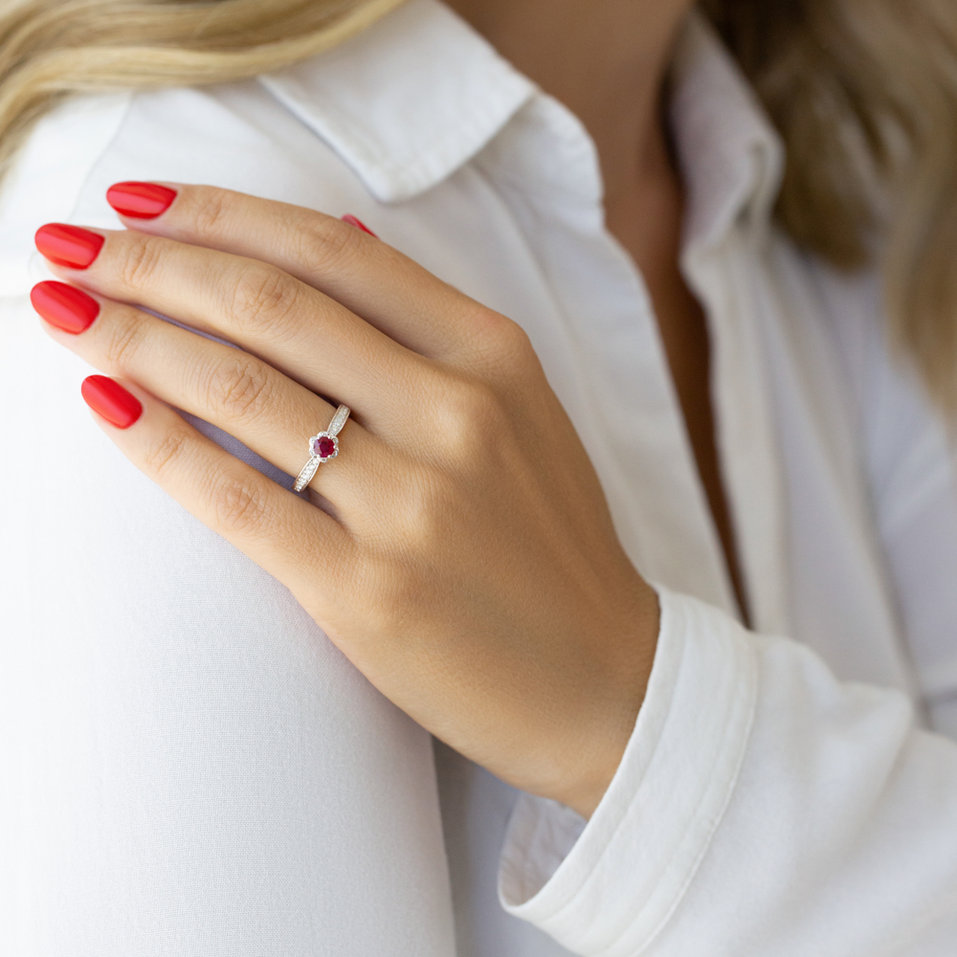 Prsten s diamanty a smaragdem Zafira