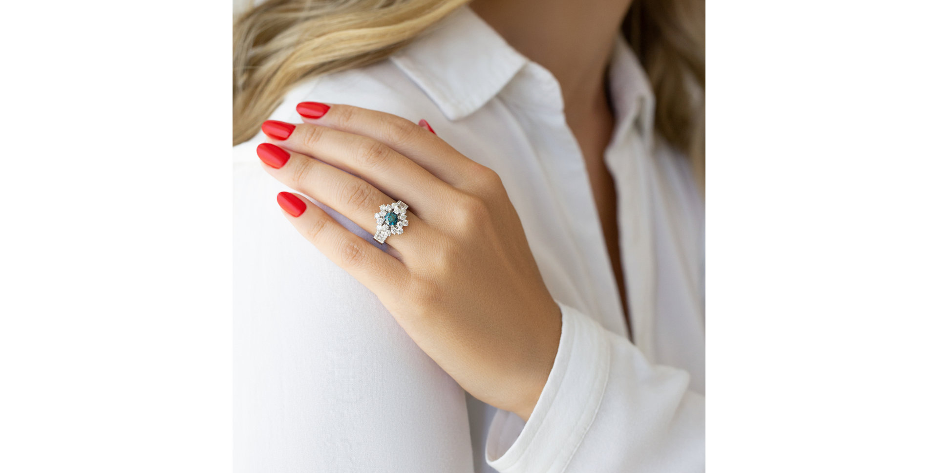 Prsten s modrým diamantem a bílými diamanty Eye of Luxury