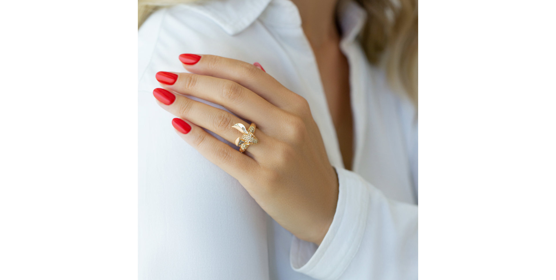 Prsten s diamanty a rubíny March Hare