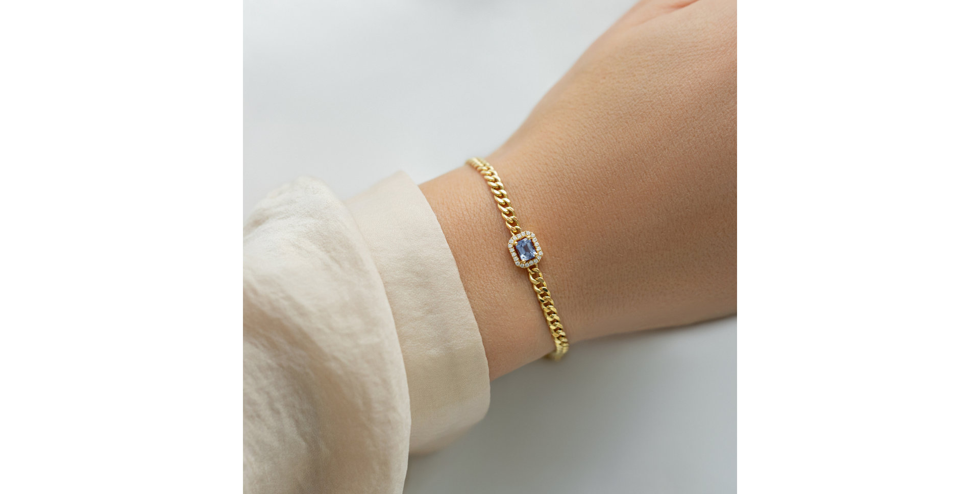 Náramek s diamanty a modrým safírem Royal Treasure