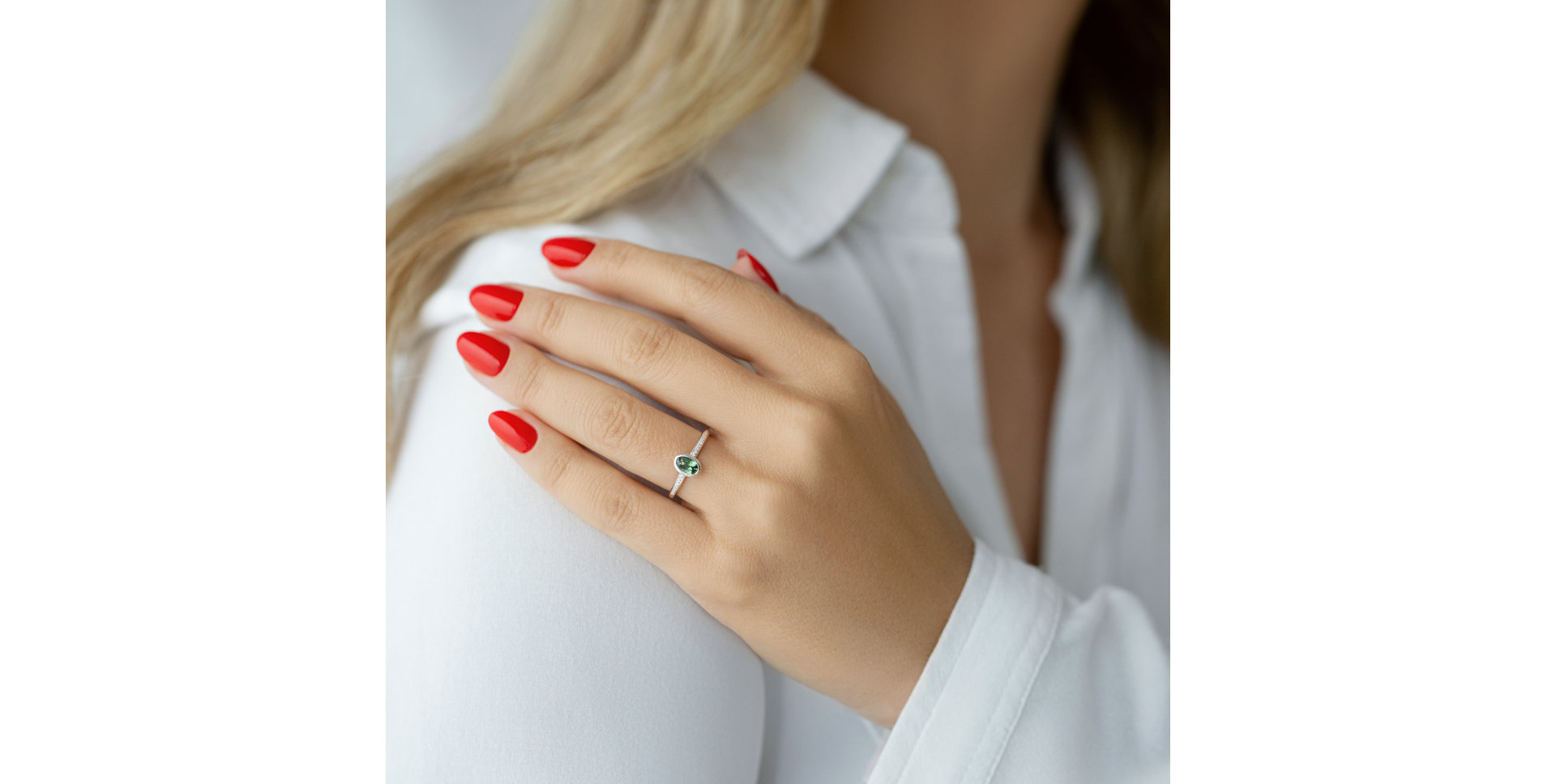 Prsten s diamanty a granátem Elliptical perfection